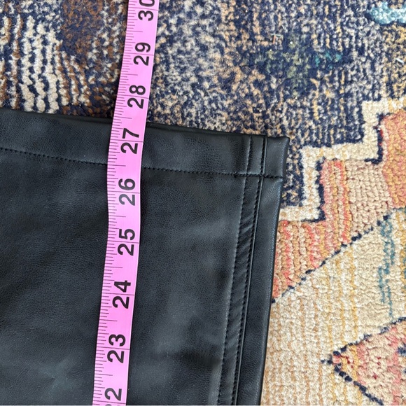 A&F Vegan Leather 90s Straight Pant Black SZ 25 - Picture 5 of 6
